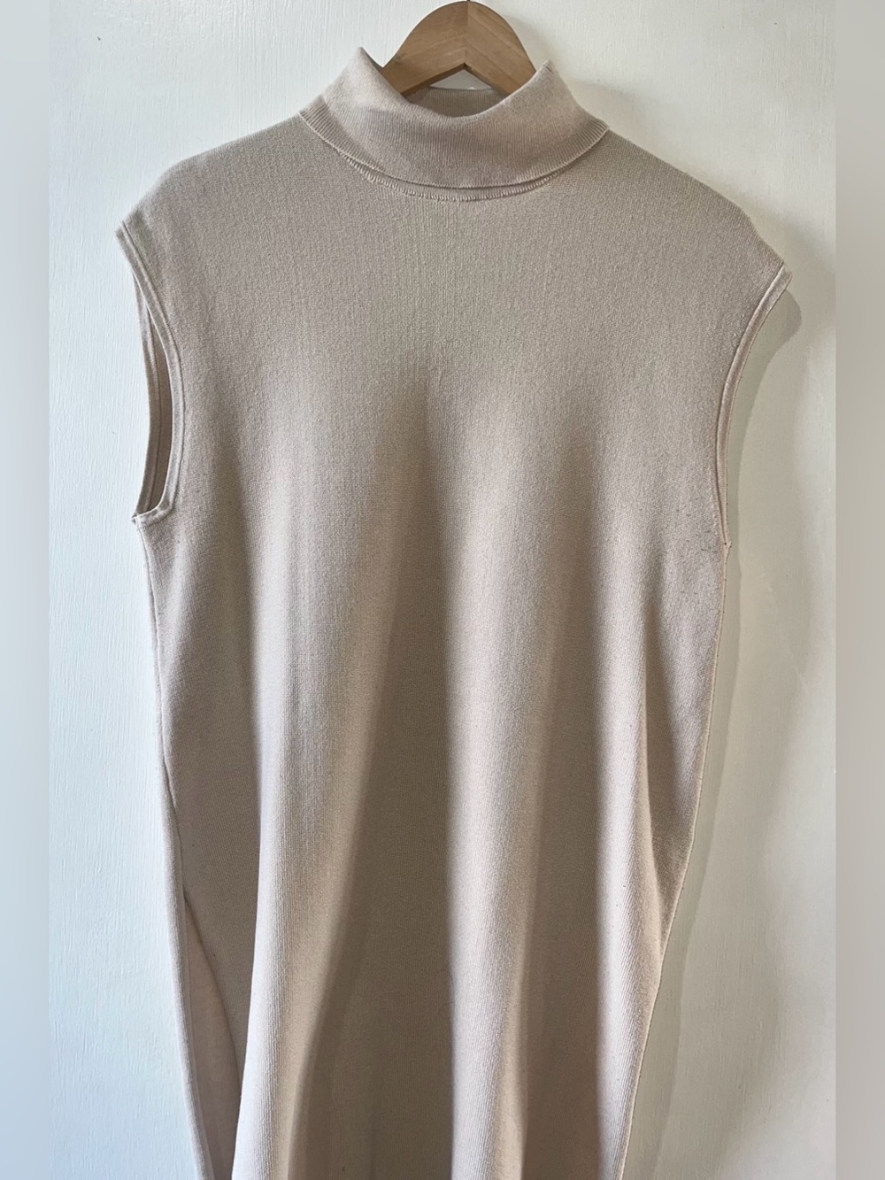 H&M Sleeveless High Neck Top in Light Beige Size Small- Stretchy